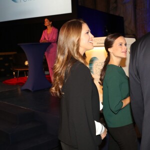 La princesse Madeleine de Suède et la princesse Sofia de Suède, enceinte, se joignaient au roi Carl XVI Gustaf et à la reine Silvia le 26 novembre 2015 pour le Global Child Forum au palais royal Drottningholm, à Stockholm.