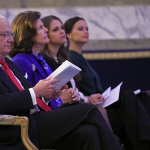 Les princesses Madeleine et Sofia de Suède, enceinte, se joignaient au roi Carl XVI Gustaf et à la reine Silvia le 26 novembre 2015 pour le Global Child Forum au palais royal Drottningholm, à Stockholm.