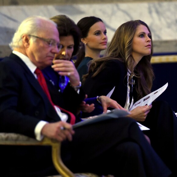 Les princesses Madeleine et Sofia de Suède, enceinte, se joignaient au roi Carl XVI Gustaf et à la reine Silvia le 26 novembre 2015 pour le Global Child Forum au palais royal Drottningholm, à Stockholm.