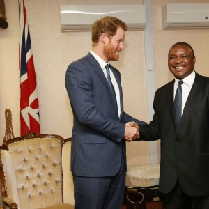 Le prince Harry et le Premier ministre du Lesotho Mothetjoa Metsing - Le prince Harry a rencontré diverses personnalités à Maseru, lors de son voyage officiel au Lesotho. Le 26 novembre 2015