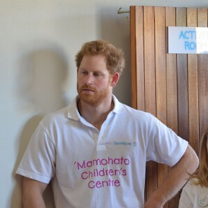 Le prince Harry le 26 novembre 2015 lors de sa visite au foyer pour enfants Mamohato de l'association Sentebale, au Lésotho.