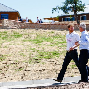 Le prince Harry le 26 novembre 2015 lors de sa visite au foyer pour enfants Mamohato de l'association Sentebale, au Lésotho.