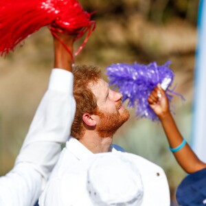 Le prince Harry en visite au foyer pour enfants Mamohato à Maseru, au Lesotho, le 26 novembre 2015