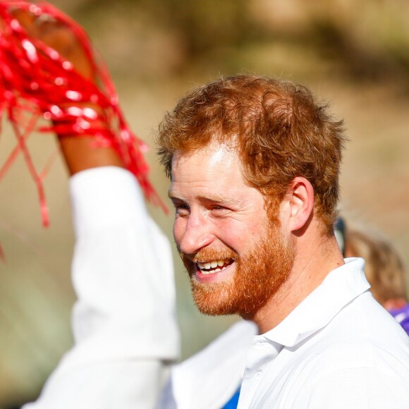 Le prince Harry en visite au foyer pour enfants Mamohato à Maseru, au Lesotho, le 26 novembre 2015