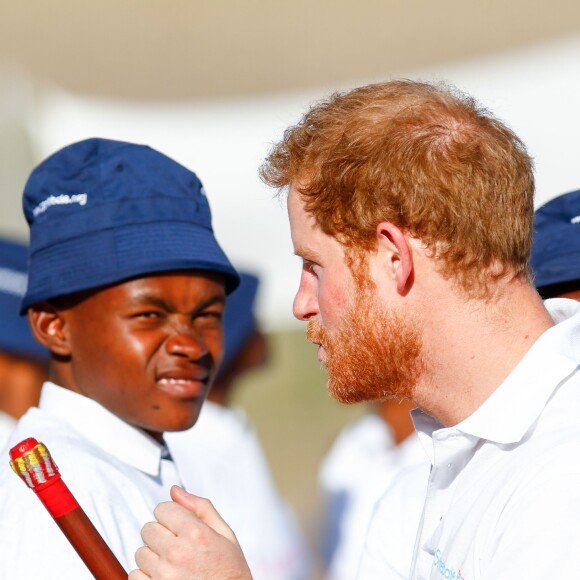 Le prince Harry en visite au foyer pour enfants Mamohato à Maseru, au Lesotho, le 26 novembre 2015