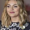 La chanteuse Louane Emera, sur le tapis rouge de la 17e cérémonie des NRJ Music Awards 2015 à Cannes, le 7 novembre 2015.