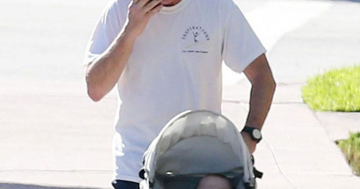 Exclusif Michael Lohan, le pere de Lindsay, se promene avec son fils Landon pendant que sa