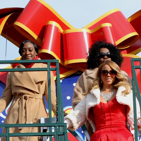 Mariah Carey apparaît sur un char de la parade de Thanksgiving à New York le 26 novembre 2015. © CPA