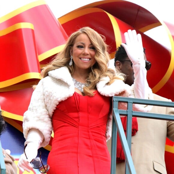 Mariah Carey apparaît sur un char de la parade de Thanksgiving à New York le 26 novembre 2015. © CPA