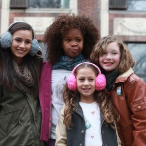 Quvenzhane Wallis et le casting du film Annie à la parade de Thanksgiving à New York le 26 novembre 2015.