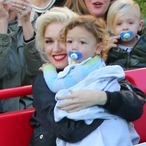Gwen Stefani passe une journée à Disneyland avec ses enfants Le 27 Novembre 2015