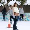 Exclusif - Alessandra Ambrosio fait du patin à glace avec son mari Jamie Mazur et leurs enfants Anja et Noah à Santa Monica, le 29 novembre 2015