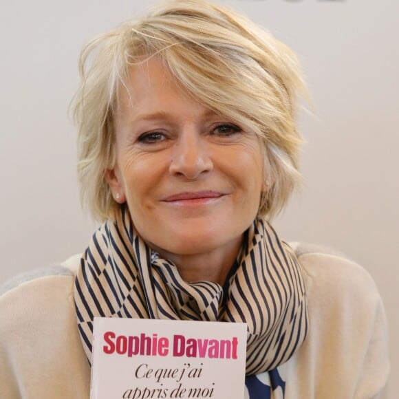 Sophie Davant au salon du livre à la porte de Versailles à Paris le 22 mars 2015.