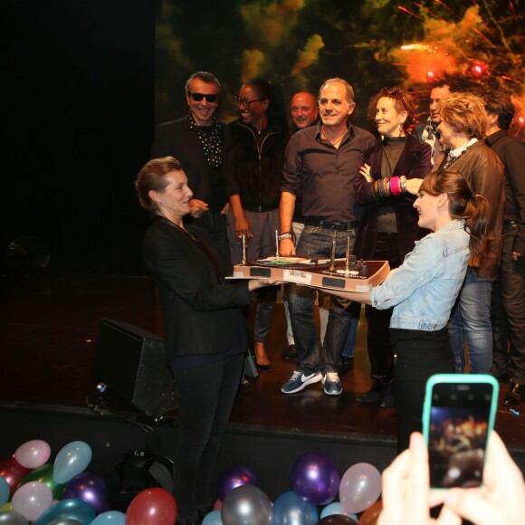 Caroline Loeb, Vivien Savage, Marc Toesca, Sabine Paturel, le groupe Pow Wow, Laura Mayne (du groupe Native), Stéphane Mellino, le groupe Partenaire particulier - Conférence de presse pour présenter la troupe du spectacle "Top 50 - Partez en live" à Paris le 05 novembre 2015 © CVS/Bestimage.