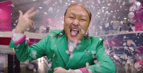 Le chanteur sud-coréen PSY dans son clip Daddy, le 30 novembre 2015.