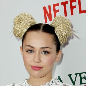 Miley Cyrus lors de la première de "A Very Murray Christmas" au Paris Theater, New York, le 2 décembre 2015.