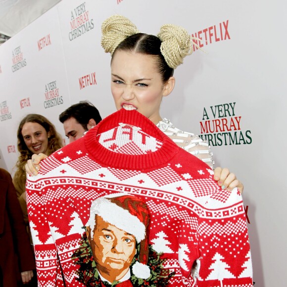 Miley Cyrus lors de la première de "A Very Murray Christmas" au Paris Theater, New York, le 2 décembre 2015.