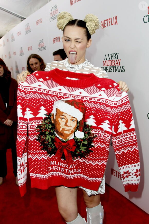 Miley Cyrus lors de la première de "A Very Murray Christmas" au Paris Theater, New York, le 2 décembre 2015.