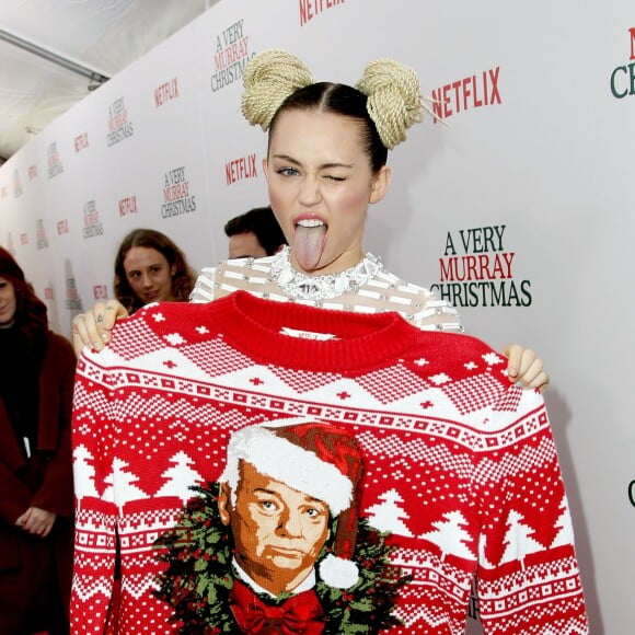 Miley Cyrus lors de la première de "A Very Murray Christmas" au Paris Theater, New York, le 2 décembre 2015.