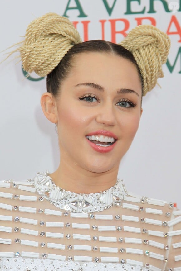 Miley Cyrus lors de la première de "A Very Murray Christmas" au Paris Theater, New York, le 2 décembre 2015.