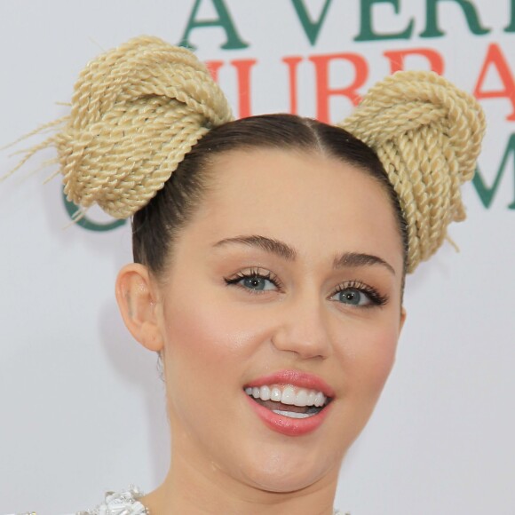 Miley Cyrus lors de la première de "A Very Murray Christmas" au Paris Theater, New York, le 2 décembre 2015.