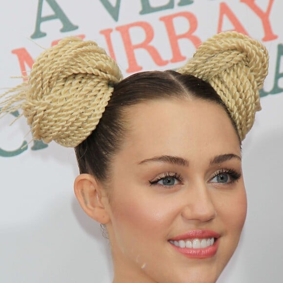 Miley Cyrus lors de la première de "A Very Murray Christmas" au Paris Theater, New York, le 2 décembre 2015.