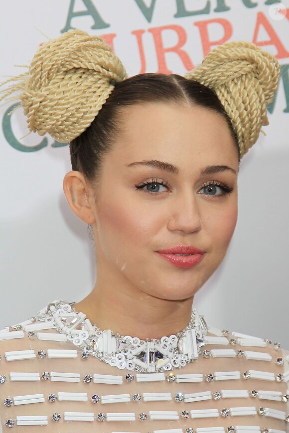 Miley Cyrus lors de la première de "A Very Murray Christmas" au Paris Theater, New York, le 2 décembre 2015.