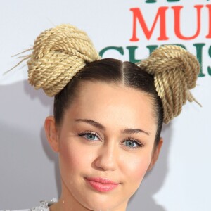 Miley Cyrus lors de la première de "A Very Murray Christmas" au Paris Theater, New York, le 2 décembre 2015.