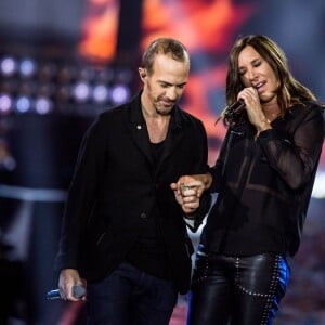 Exclusif - Calogero et Zazie, lors du concert événement Bercy fête ses 30 ans, diffusé le 4 décembre 2015 sur TF1. © Veeren/Moreau