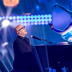 Exclusif - Pascal Obispo, lors du concert événement Bercy fête ses 30 ans, diffusé le 4 décembre 2015 sur TF1. © Veeren/Moreau