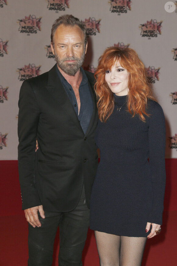 Sting et Mylène Farmer sur le tapis rouge des NRJ Music Awards au Palais des Festivals à Cannes, le 7 novembre 2015 © Christophe Aubert