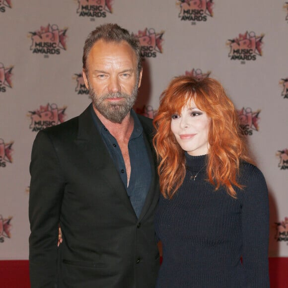 Sting et Mylène Farmer sur le tapis rouge des NRJ Music Awards au Palais des Festivals à Cannes, le 7 novembre 2015 © Christophe Aubert