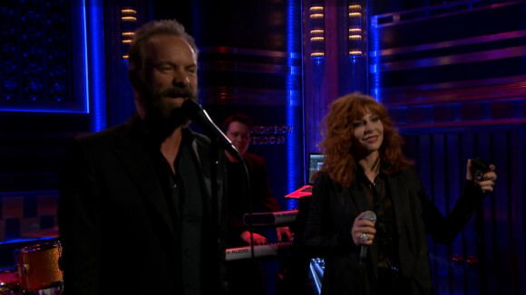 Sting et Mylène Farmer chantent Stolen Car dans l'émission The Tonight Show du 4 décembre 2015