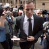 Oscar Pistorius lors de son arrivée à la Haute Cour de Pretoria où il a demandé sa mise en liberté sous caution, le 8 décembre 2015