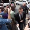 Oscar Pistorius lors de son arrivée à la Haute Cour de Pretoria où il a demandé sa mise en liberté sous caution, le 8 décembre 2015