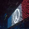 Le nom des victimes des attentats du 13 novembre 2015 sur un écran géant du concert de U2 à l'AccorHotels Arena de Paris le 7 décembre 2015