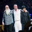 Jesse Hughes et le groupe Eagles of Death Metal - Le groupe Eagles of Death Metal invité par U2 sur scène à l'AccorHotels Arena de Paris le 7 décembre 2015
