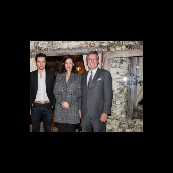 Raphaël Personnaz, Melanie Doutey et Michel Jauslin - PDG du Park Hyatt Paris-Vendôme - à l'Inauguration du Chalet Fleurier au Park Hyatt Paris-Vendome le 7 décembre 2015.