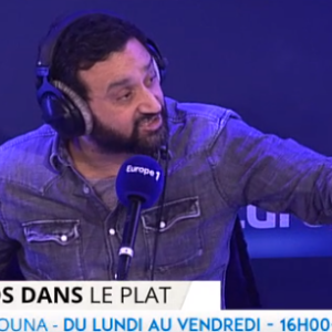 L'animateur Cyril Hanouna fait un petit mea culpa suite à ses tweets polémiques postés après les résultats du premier tour des élections régionales. Emission "Les pieds dans le plat", diffusée sur Europe 1, le 9 décembre 2015.