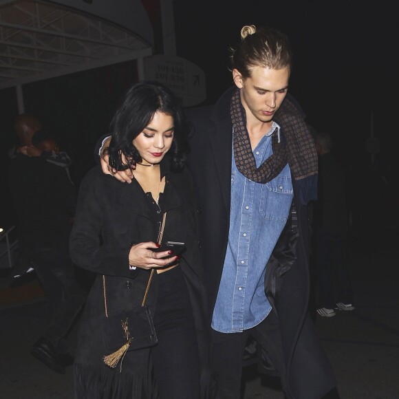 Vanessa Hudgens et Austin Butler au Forum lors du concert de The Weeknd. Inglewood, le 9 décembre 2015.