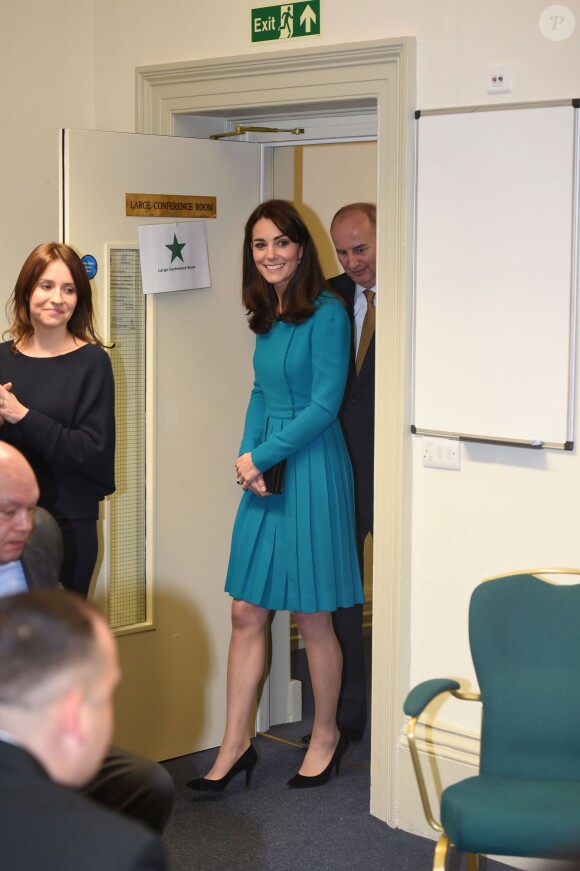 Catherine Kate Middleton, la duchesse de Cambridge visite un d'un centre contre l'addiction à Warminster, le 10 décembre 2015.