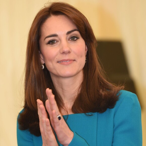 Catherine Kate Middleton, la duchesse de Cambridge visite un d'un centre contre l'addiction à Warminster, le 10 décembre 2015.