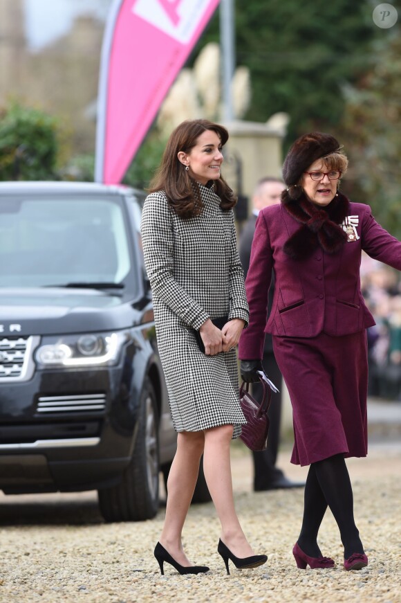 Catherine Kate Middleton, la duchesse de Cambridge visite un d'un centre contre l'addiction à Warminster, le 10 décembre 2015.