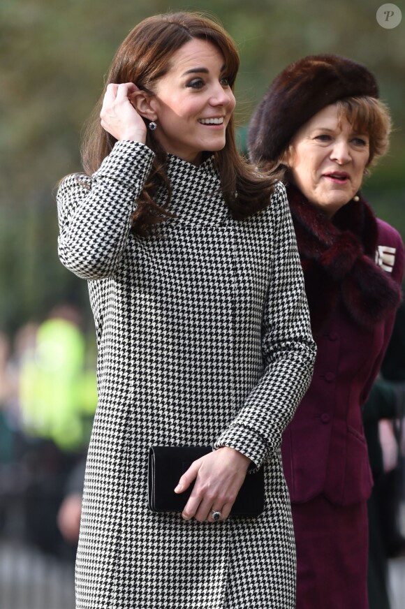 Catherine Kate Middleton, la duchesse de Cambridge visite un d'un centre contre l'addiction à Warminster, le 10 décembre 2015.