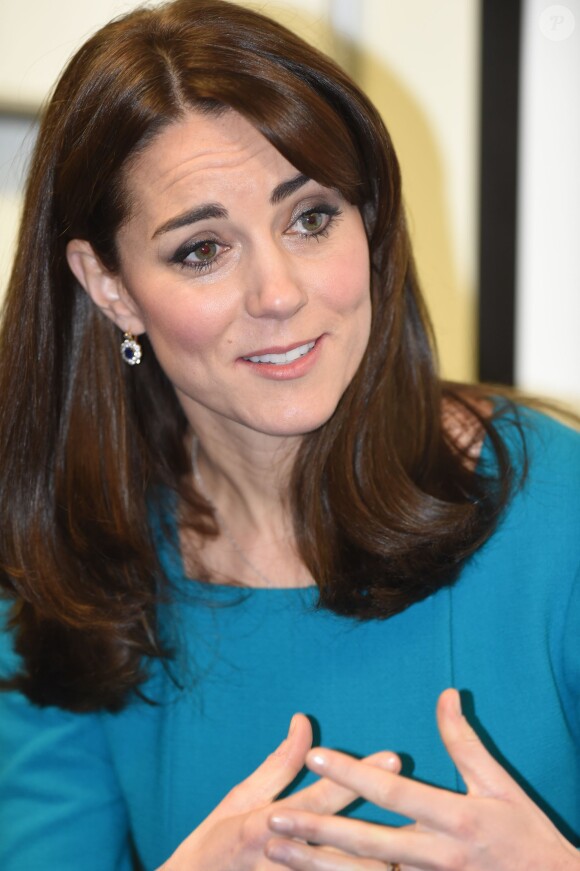 Catherine Kate Middleton, la duchesse de Cambridge visite un d'un centre contre l'addiction à Warminster, le 10 décembre 2015.