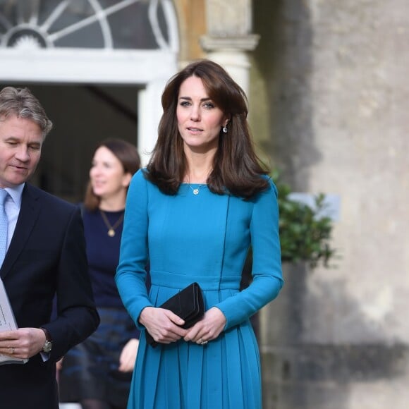 Catherine Kate Middleton, la duchesse de Cambridge visite un d'un centre contre l'addiction à Warminster, le 10 décembre 2015.