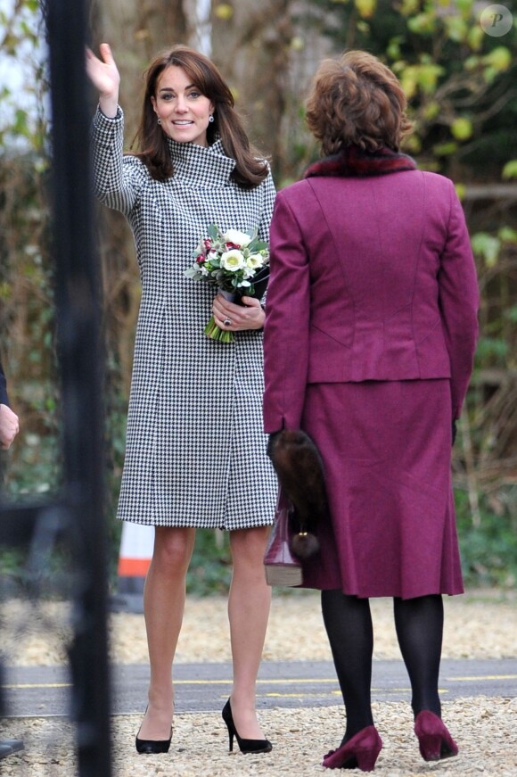 Catherine Kate Middleton, duchesse de Cambridge, quitte un centre de traitement des addictions à Wiltshire le 10 décembre 2015.