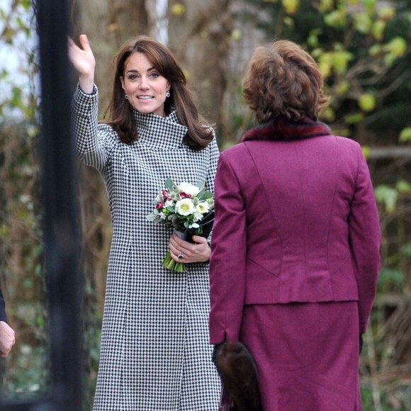 Catherine Kate Middleton, duchesse de Cambridge, quitte un centre de traitement des addictions à Wiltshire le 10 décembre 2015.