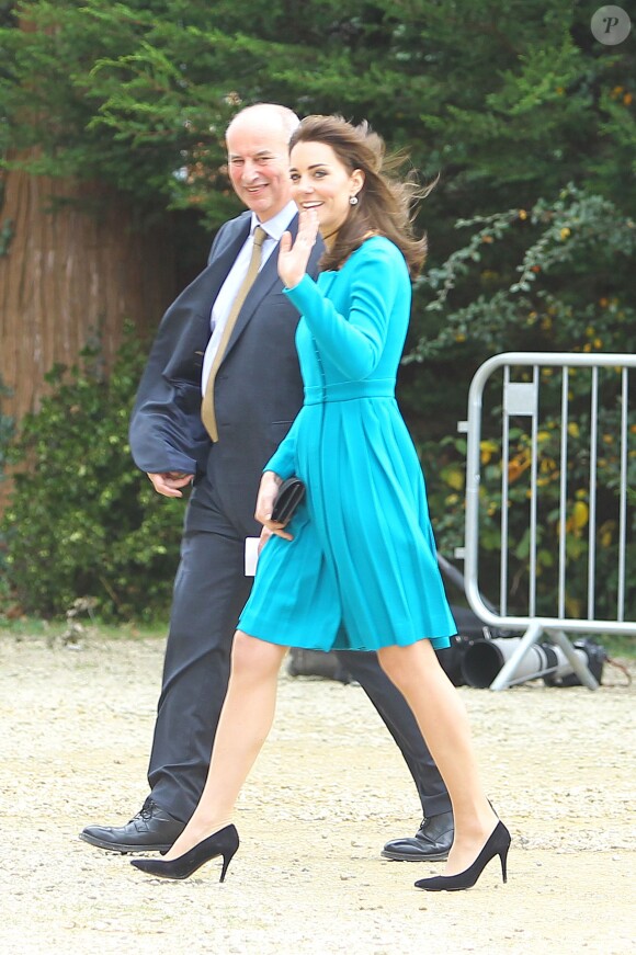 Catherine Kate Middleton, duchesse de Cambridge, quitte un centre de traitement des addictions à Wiltshire le 10 décembre 2015.