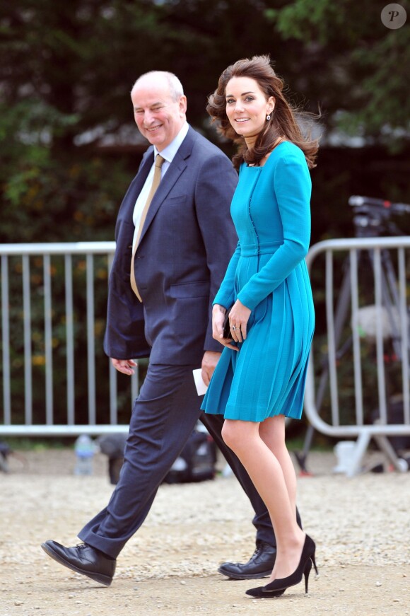 Catherine Kate Middleton, duchesse de Cambridge, quitte un centre de traitement des addictions à Wiltshire le 10 décembre 2015.